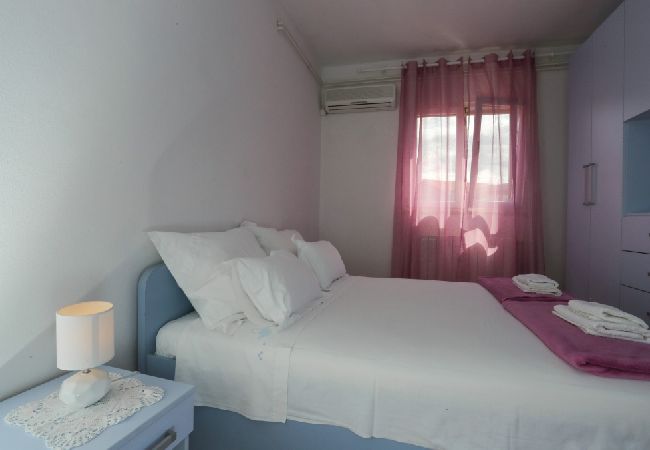 Apartment in Supetar - Apartment in Supetar with Seaview, Terrace, Air condition, WIFI (3361-1) Apartment in Supetar - Apartment in Supetar with Seaview, Terrace, Air condition, WIFI (3361-1)