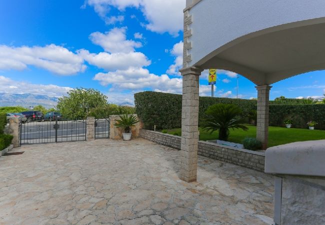 Apartment in Supetar - Apartment in Supetar with Seaview, Terrace, Air condition, WIFI (3361-1) Apartment in Supetar - Apartment in Supetar with Seaview, Terrace, Air condition, WIFI (3361-1)