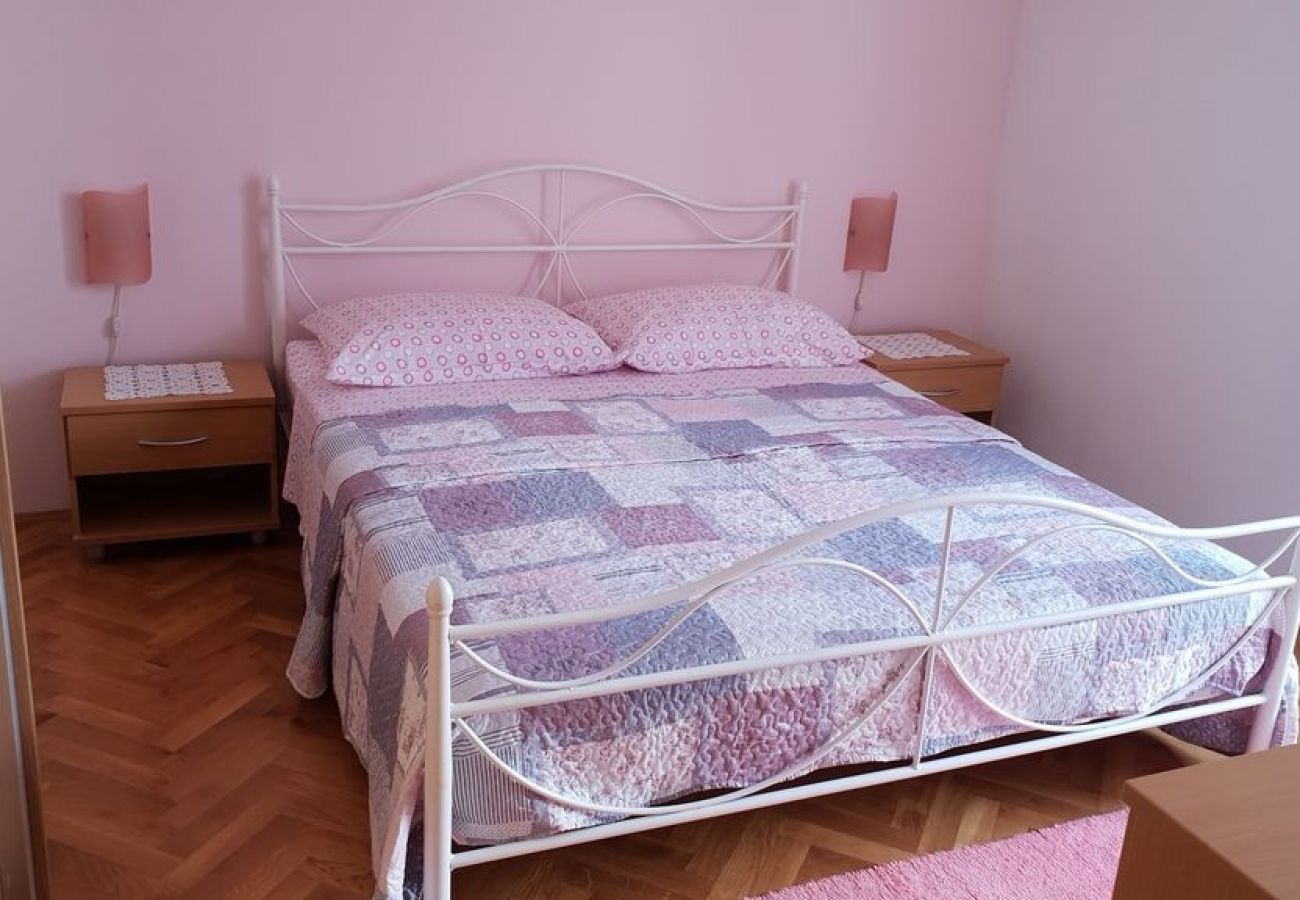 Rent by room in Bol - Room in Bol with Terrace, Air condition, WIFI, Washing machine (3416-6)