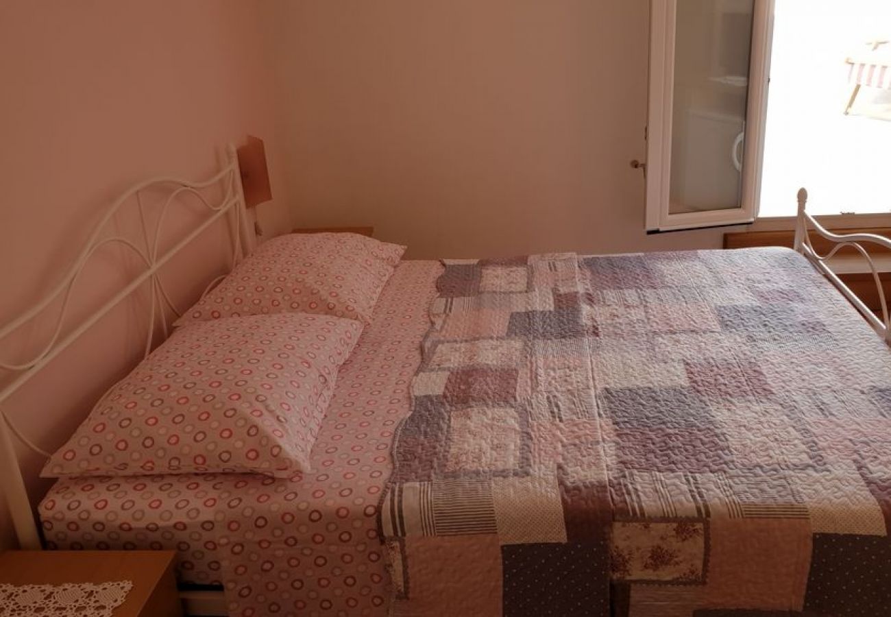 Rent by room in Bol - Room in Bol with Terrace, Air condition, WIFI, Washing machine (3416-6)