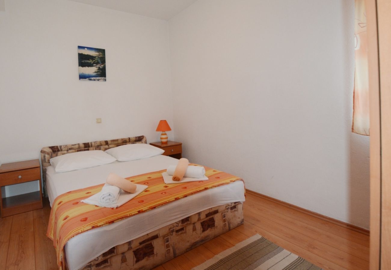 Apartment in Omiš - Apartment in Omiš with Seaview, Balcony, Air condition, WIFI (3422-1)