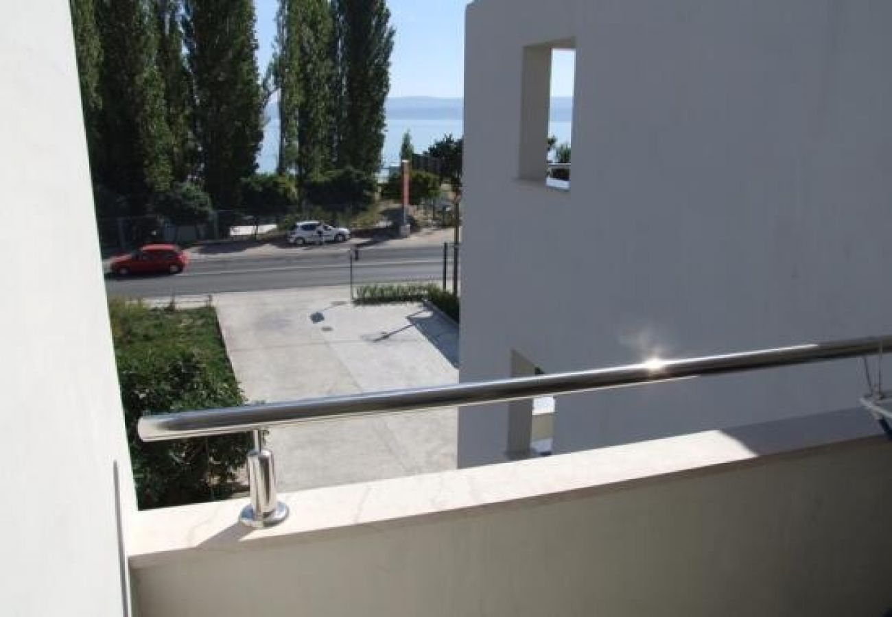 Apartment in Omiš - Apartment in Omiš with Balcony, Air condition, WIFI, Washing machine (3422-5)