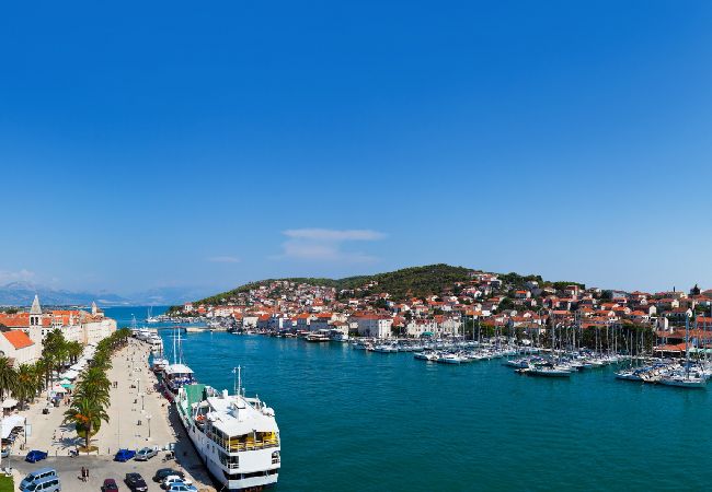 Apartment in Okrug Gornji - Apartment in Okrug Gornji with Seaview, Terrace, Air condition, WIFI (5209-3) Apartment in Okrug Gornji - Apartment in Okrug Gornji with Seaview, Terrace, Air condition, WIFI (5209-3)