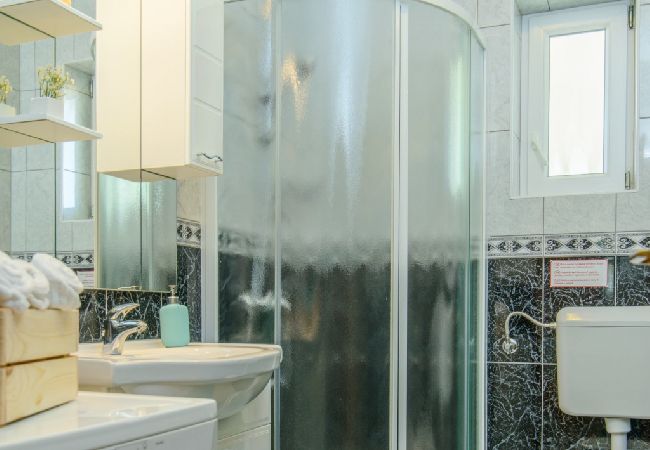 Apartment in Okrug Gornji - Apartment in Okrug Gornji with Seaview, Terrace, Air condition, WIFI (5209-4) Apartment in Okrug Gornji - Apartment in Okrug Gornji with Seaview, Terrace, Air condition, WIFI (5209-4)