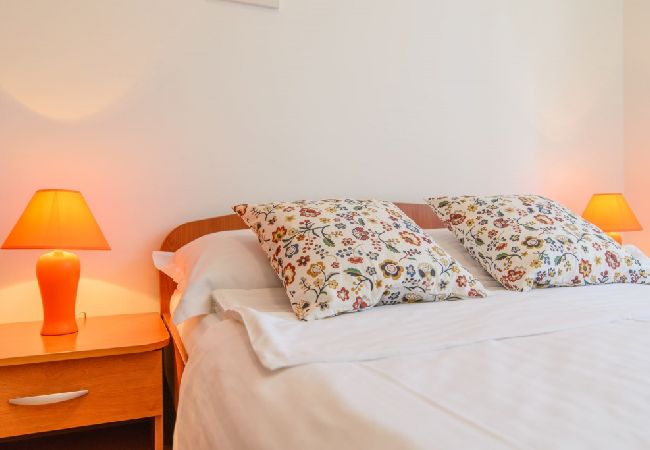 Apartment in Okrug Gornji - Apartment in Okrug Gornji with Seaview, Terrace, Air condition, WIFI (5209-4) Apartment in Okrug Gornji - Apartment in Okrug Gornji with Seaview, Terrace, Air condition, WIFI (5209-4)