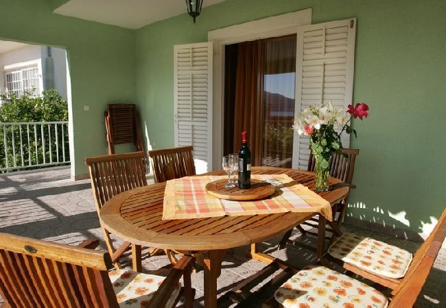 Apartment in Okrug Gornji - Apartment in Okrug Gornji with Seaview, Terrace, Air condition, WIFI (5209-4) Apartment in Okrug Gornji - Apartment in Okrug Gornji with Seaview, Terrace, Air condition, WIFI (5209-4)