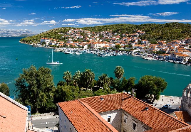Apartment in Okrug Gornji - Apartment in Okrug Gornji with Seaview, Terrace, Air condition, WIFI (5209-4) Apartment in Okrug Gornji - Apartment in Okrug Gornji with Seaview, Terrace, Air condition, WIFI (5209-4)