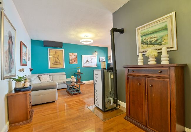 Apartment in Trogir - Apartment in Trogir with Seaview, Terrace, Air condition, WIFI (3459-2) Apartment in Trogir - Apartment in Trogir with Seaview, Terrace, Air condition, WIFI (3459-2)