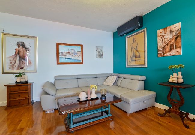 Apartment in Trogir - Apartment in Trogir with Seaview, Terrace, Air condition, WIFI (3459-2) Apartment in Trogir - Apartment in Trogir with Seaview, Terrace, Air condition, WIFI (3459-2)