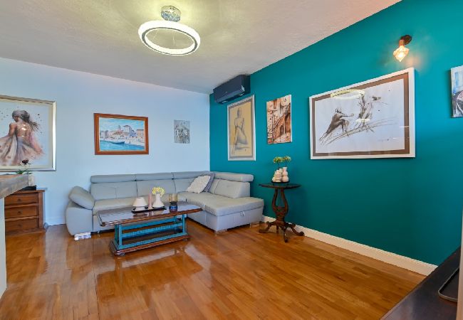 Apartment in Trogir - Apartment in Trogir with Seaview, Terrace, Air condition, WIFI (3459-2) Apartment in Trogir - Apartment in Trogir with Seaview, Terrace, Air condition, WIFI (3459-2)