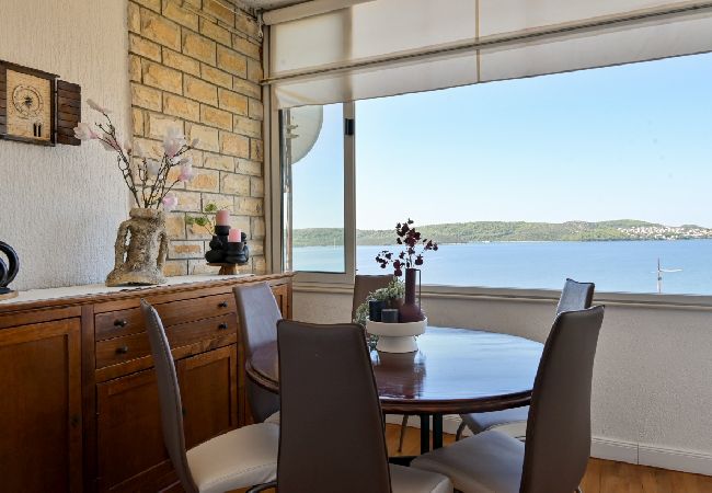 Apartment in Trogir - Apartment in Trogir with Seaview, Terrace, Air condition, WIFI (3459-2) Apartment in Trogir - Apartment in Trogir with Seaview, Terrace, Air condition, WIFI (3459-2)