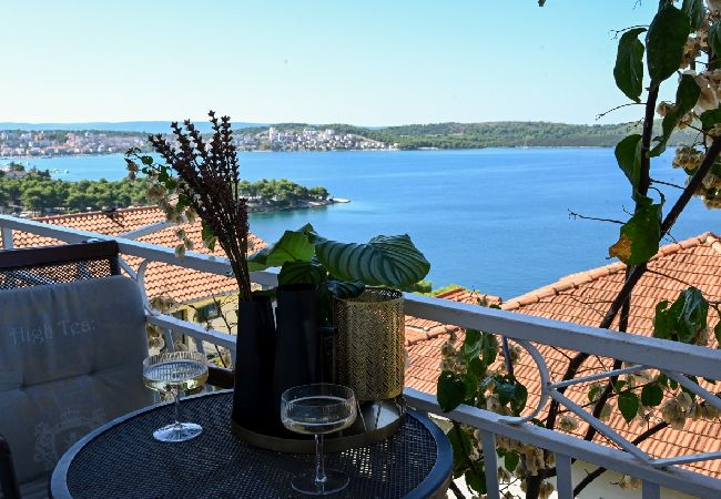 Apartment in Trogir - Apartment in Trogir with Seaview, Terrace, Air condition, WIFI (3459-2) Apartment in Trogir - Apartment in Trogir with Seaview, Terrace, Air condition, WIFI (3459-2)