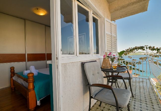 Apartment in Trogir - Apartment in Trogir with Seaview, Terrace, Air condition, WIFI (3459-2) Apartment in Trogir - Apartment in Trogir with Seaview, Terrace, Air condition, WIFI (3459-2)