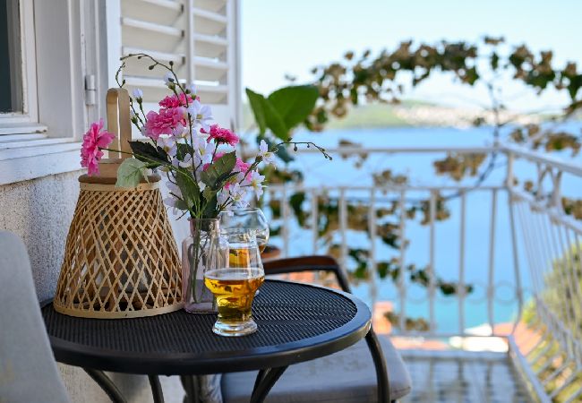 Apartment in Trogir - Apartment in Trogir with Seaview, Terrace, Air condition, WIFI (3459-2) Apartment in Trogir - Apartment in Trogir with Seaview, Terrace, Air condition, WIFI (3459-2)