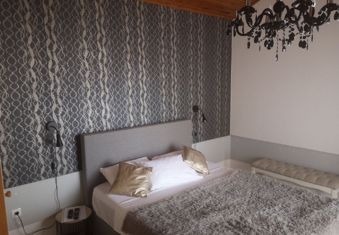 Rent by room in Pakoštane - Room in Pakoštane with Seaview, Balcony, Air condition, WIFI (3475-6)