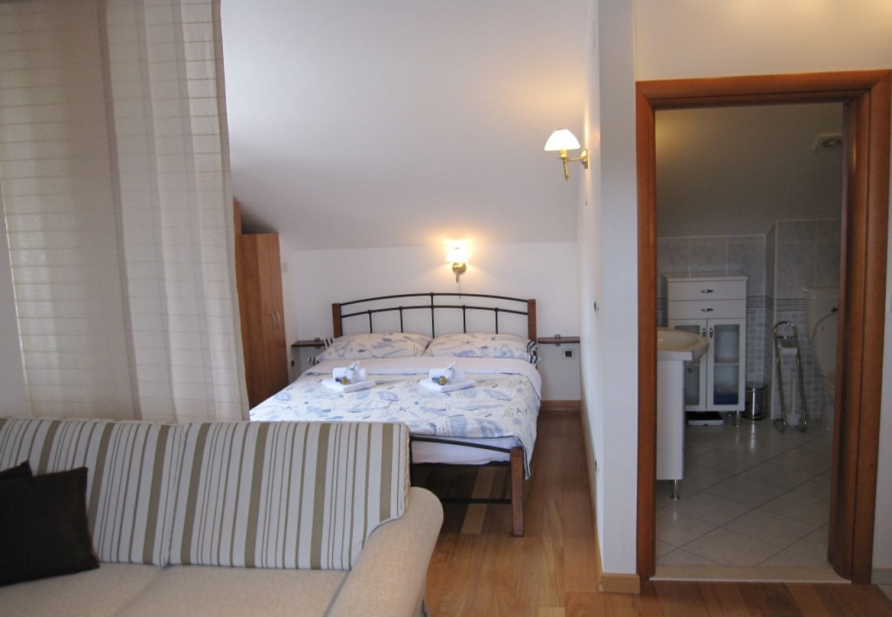 House in Sumartin - Holiday Home in Sumartin with Seaview, Balcony, Air condition, WIFI (626-1)