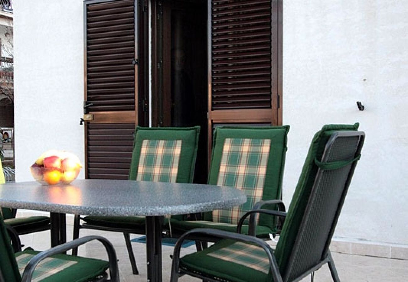 Apartment in Rovinj - Apartment in Rovinj with Terrace, Air condition, WIFI, Washing machine (3482-1)