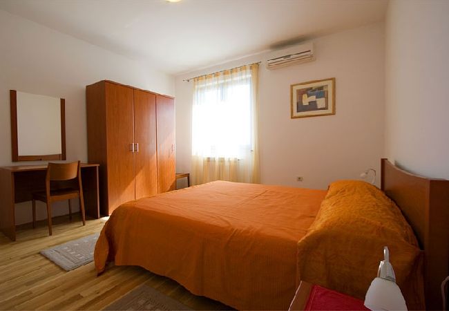 Apartment in Rovinj - Apartment in Rovinj with Seaview, Balcony, Air condition, WIFI (3482-8) Apartment in Rovinj - Apartment in Rovinj with Seaview, Balcony, Air condition, WIFI (3482-8)