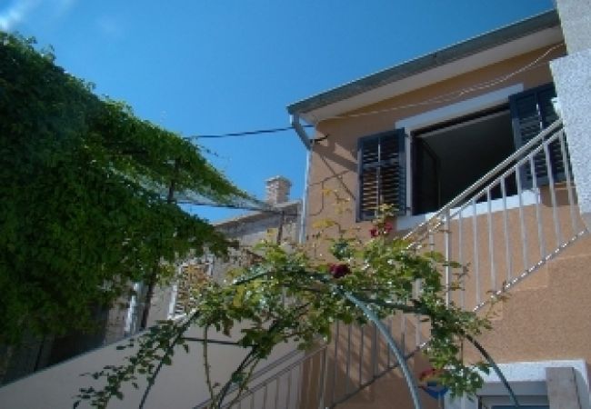 Apartment in Prvic Luka - Apartment in Prvić Luka with Seaview, Terrace, Air condition, WIFI (3347-1) Apartment in Prvic Luka - Apartment in Prvić Luka with Seaview, Terrace, Air condition, WIFI (3347-1)