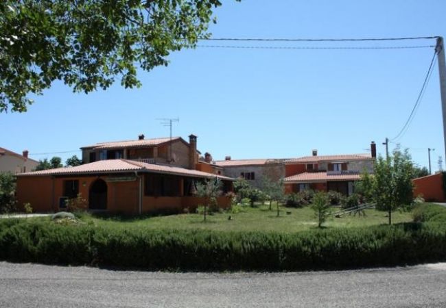 House in Vodnjan - Holiday Home in Vodnjan with Terrace, Air condition, WIFI, Washing machine (3556-1) House in Vodnjan - Holiday Home in Vodnjan with Terrace, Air condition, WIFI, Washing machine (3556-1)