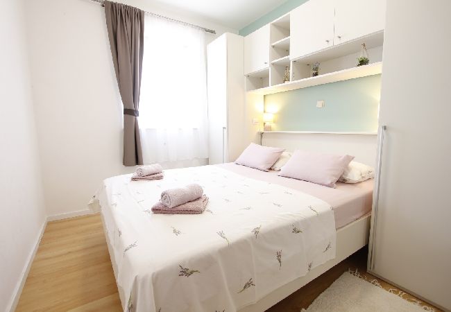 House in Veli Rat - Holiday Home in Veli Rat with Seaview, Terrace, Air condition, WIFI (3559-1) House in Veli Rat - Holiday Home in Veli Rat with Seaview, Terrace, Air condition, WIFI (3559-1)