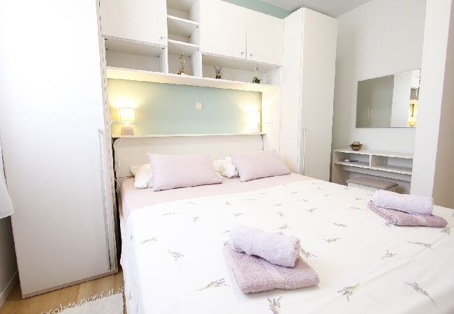 House in Veli Rat - Holiday Home in Veli Rat with Seaview, Terrace, Air condition, WIFI (3559-1) House in Veli Rat - Holiday Home in Veli Rat with Seaview, Terrace, Air condition, WIFI (3559-1)