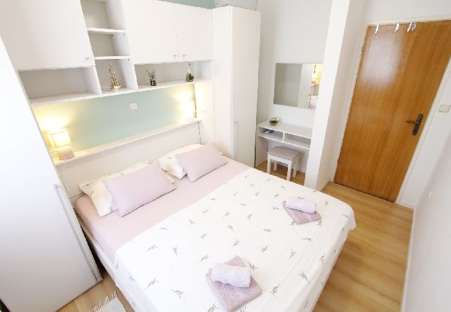 House in Veli Rat - Holiday Home in Veli Rat with Seaview, Terrace, Air condition, WIFI (3559-1) House in Veli Rat - Holiday Home in Veli Rat with Seaview, Terrace, Air condition, WIFI (3559-1)