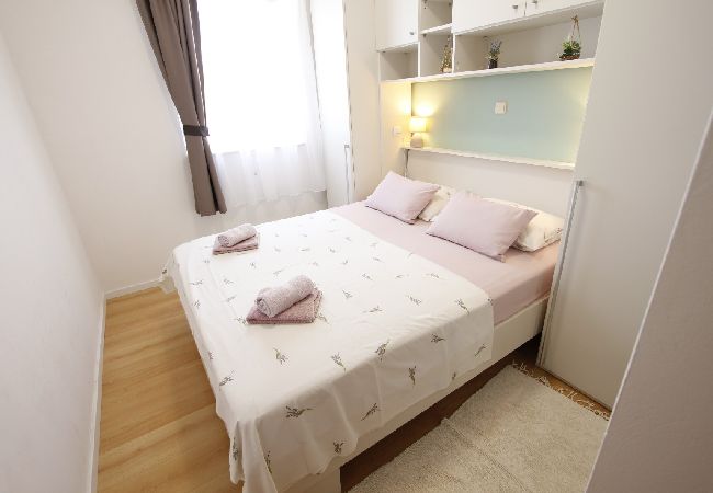 House in Veli Rat - Holiday Home in Veli Rat with Seaview, Terrace, Air condition, WIFI (3559-1) House in Veli Rat - Holiday Home in Veli Rat with Seaview, Terrace, Air condition, WIFI (3559-1)
