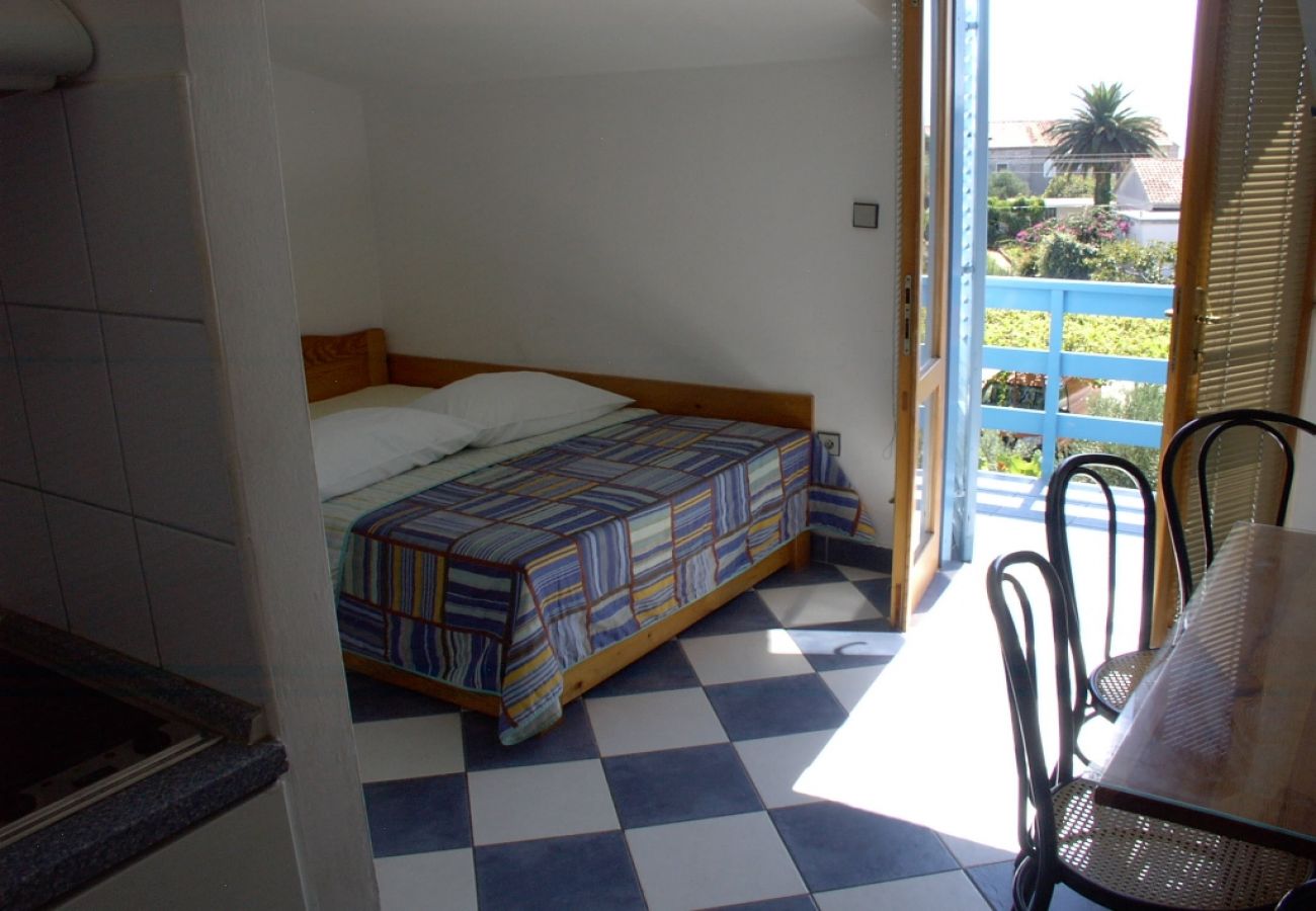 Apartment in Sucuraj - Apartment in Sućuraj with Seaview, Balcony, Air condition, WIFI (3560-1)