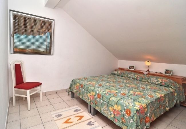 Apartment in Sukošan - Apartment in Sukošan with Terrace, Air condition, WIFI (654-3) Apartment in Sukošan - Apartment in Sukošan with Terrace, Air condition, WIFI (654-3)