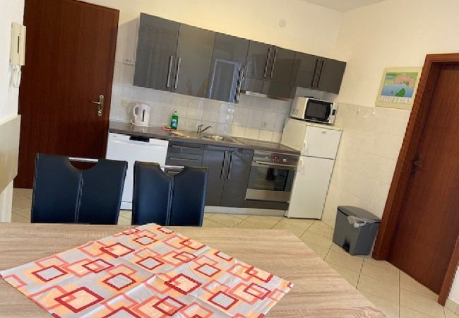 Apartment in Punat - Apartment in Punat with Balcony, Air condition, WIFI, Washing machine (3590-1) Apartment in Punat - Apartment in Punat with Balcony, Air condition, WIFI, Washing machine (3590-1)