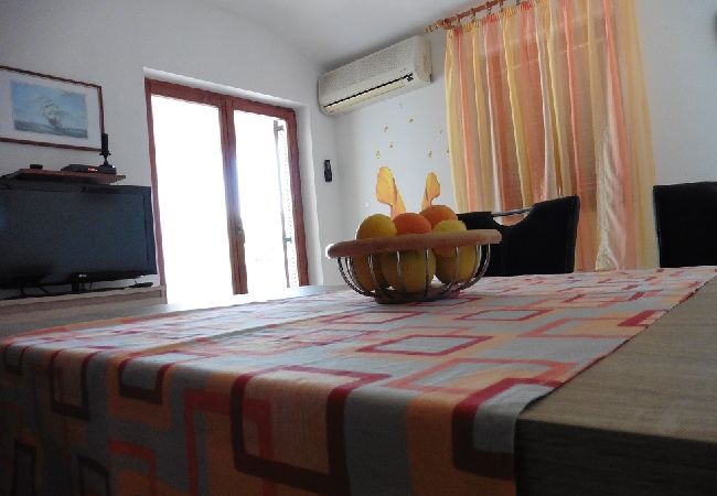 Apartment in Punat - Apartment in Punat with Balcony, Air condition, WIFI, Washing machine (3590-1) Apartment in Punat - Apartment in Punat with Balcony, Air condition, WIFI, Washing machine (3590-1)