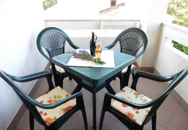 Apartment in Punat - Apartment in Punat with Balcony, Air condition, WIFI, Washing machine (3590-1) Apartment in Punat - Apartment in Punat with Balcony, Air condition, WIFI, Washing machine (3590-1)