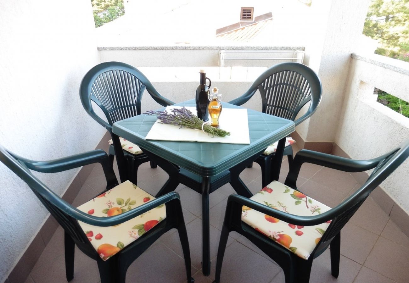 Apartment in Punat - Apartment in Punat with Balcony, Air condition, WIFI, Washing machine (3590-1)