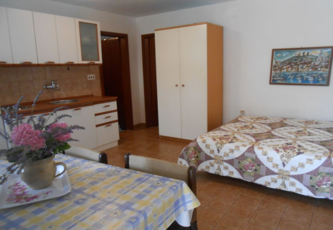 Studio in Vodice - Studio apartment in Vodice with Terrace, Air condition, WIFI, Washing machine (3420-2)