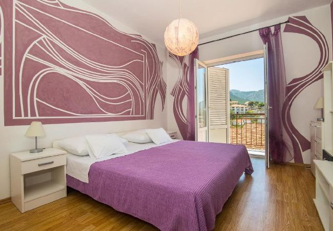 Apartment in Jelsa - Apartment in Jelsa with Balcony, Air condition, WIFI (3621-1) Apartment in Jelsa - Apartment in Jelsa with Balcony, Air condition, WIFI (3621-1)