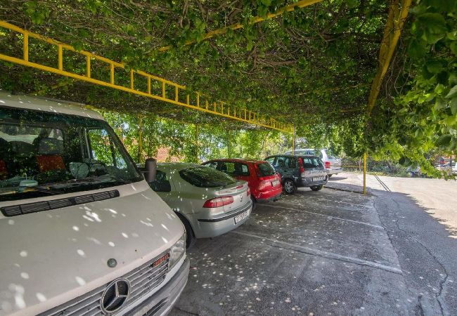 Apartment in Jelsa - Apartment in Jelsa with Balcony, Air condition, WIFI (3621-1) Apartment in Jelsa - Apartment in Jelsa with Balcony, Air condition, WIFI (3621-1)