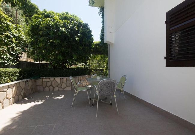 Apartment in Jelsa - Apartment in Jelsa with Terrace, Air condition, WIFI (3621-2) Apartment in Jelsa - Apartment in Jelsa with Terrace, Air condition, WIFI (3621-2)