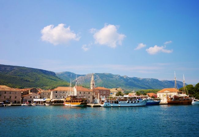 Apartment in Jelsa - Apartment in Jelsa with Terrace, Air condition, WIFI (3621-2) Apartment in Jelsa - Apartment in Jelsa with Terrace, Air condition, WIFI (3621-2)