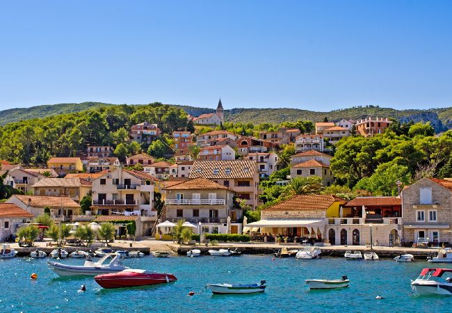 Apartment in Jelsa - Apartment in Jelsa with Terrace, Air condition, WIFI (3621-2) Apartment in Jelsa - Apartment in Jelsa with Terrace, Air condition, WIFI (3621-2)