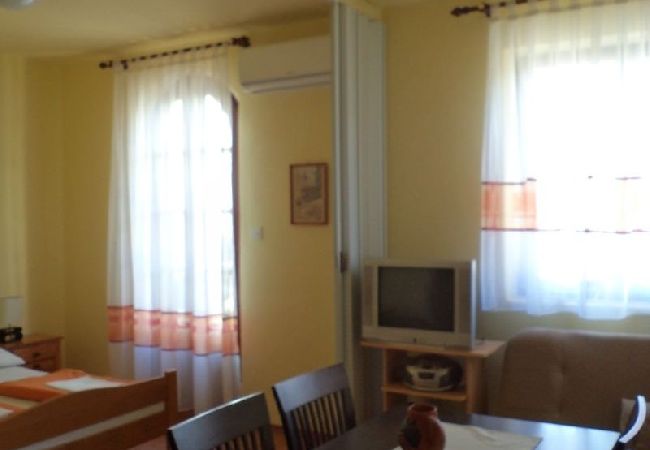 Apartment in Rab - Apartment in Barbat with Seaview, Balcony, Air condition, WIFI (3664-4) Apartment in Rab - Apartment in Barbat with Seaview, Balcony, Air condition, WIFI (3664-4)