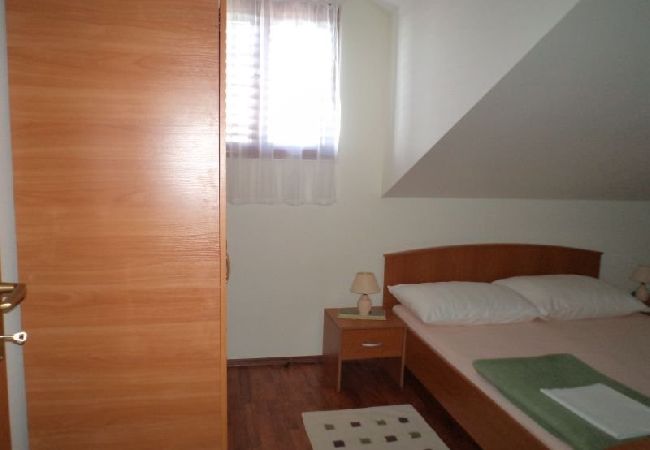 Apartment in Rab - Apartment in Barbat with Seaview, Balcony, Air condition, WIFI (3664-5) Apartment in Rab - Apartment in Barbat with Seaview, Balcony, Air condition, WIFI (3664-5)