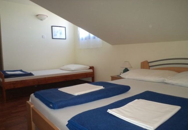 Apartment in Rab - Apartment in Barbat with Seaview, Balcony, Air condition, WIFI (3664-5) Apartment in Rab - Apartment in Barbat with Seaview, Balcony, Air condition, WIFI (3664-5)