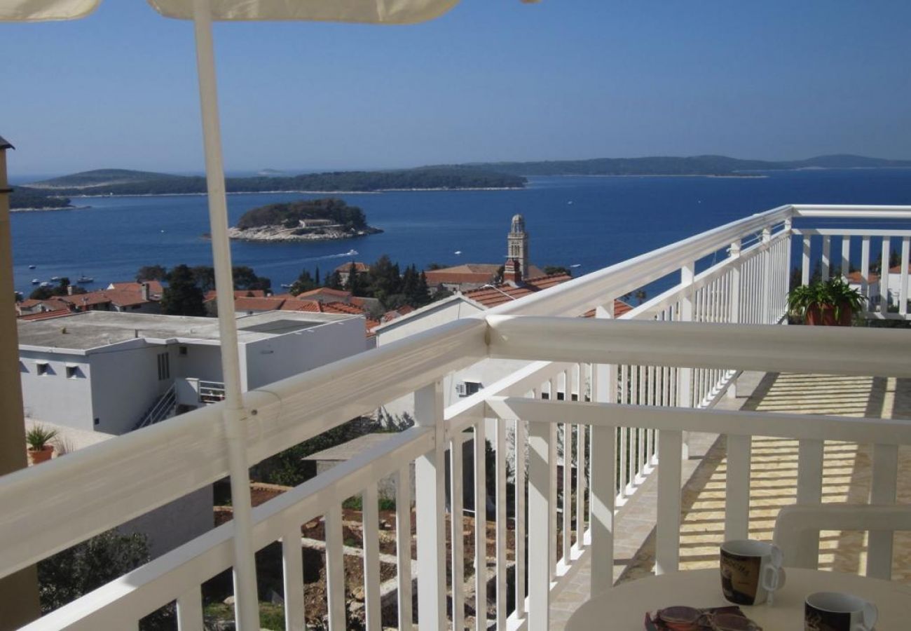 Studio in Hvar - Studio apartment in Hvar town with Seaview, Balcony, Air condition, WIFI (3666-1)