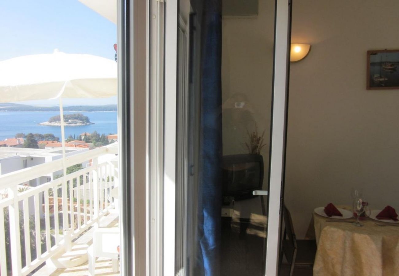 Studio in Hvar - Studio apartment in Hvar town with Seaview, Balcony, Air condition, WIFI (3666-1)