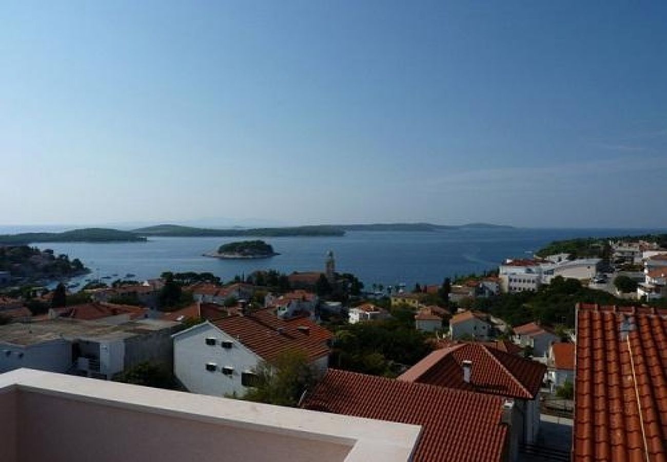 Studio in Hvar - Studio apartment in Hvar town with Seaview, Balcony, Air condition, WIFI (3666-1)