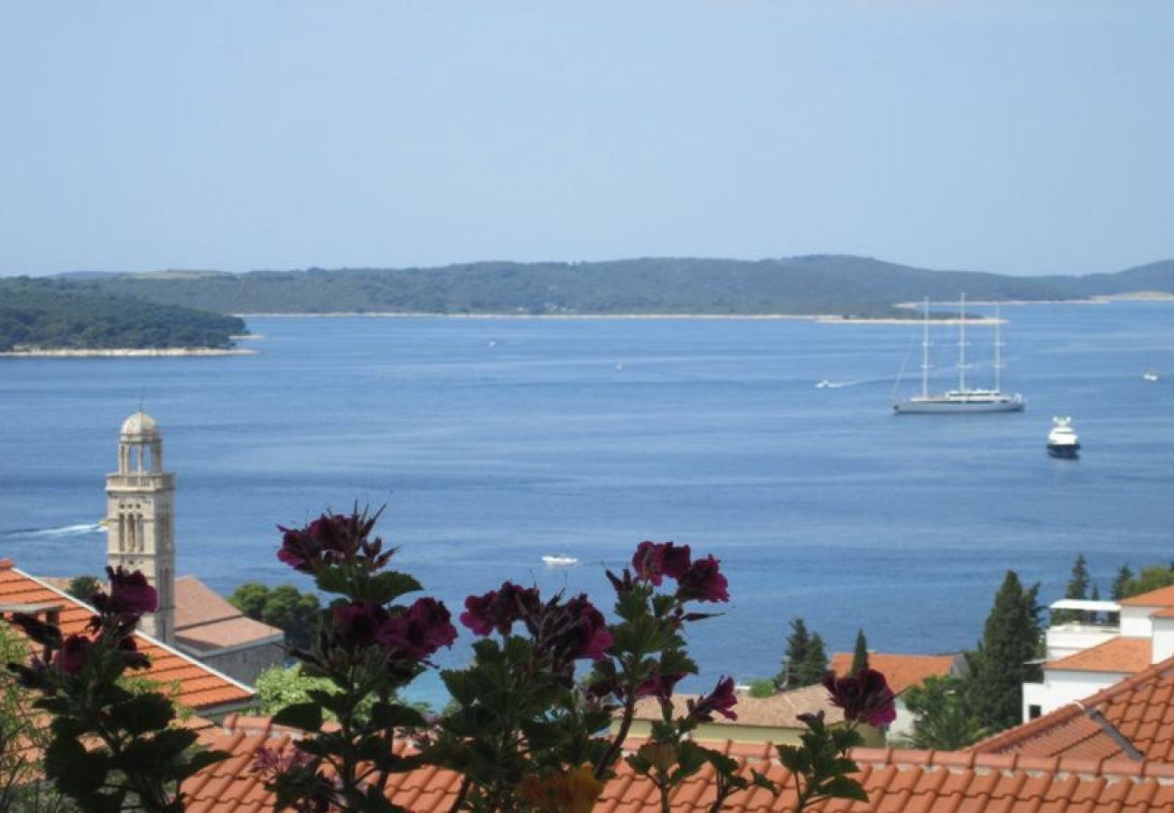 Studio in Hvar - Studio apartment in Hvar town with Seaview, Balcony, Air condition, WIFI (3666-1)