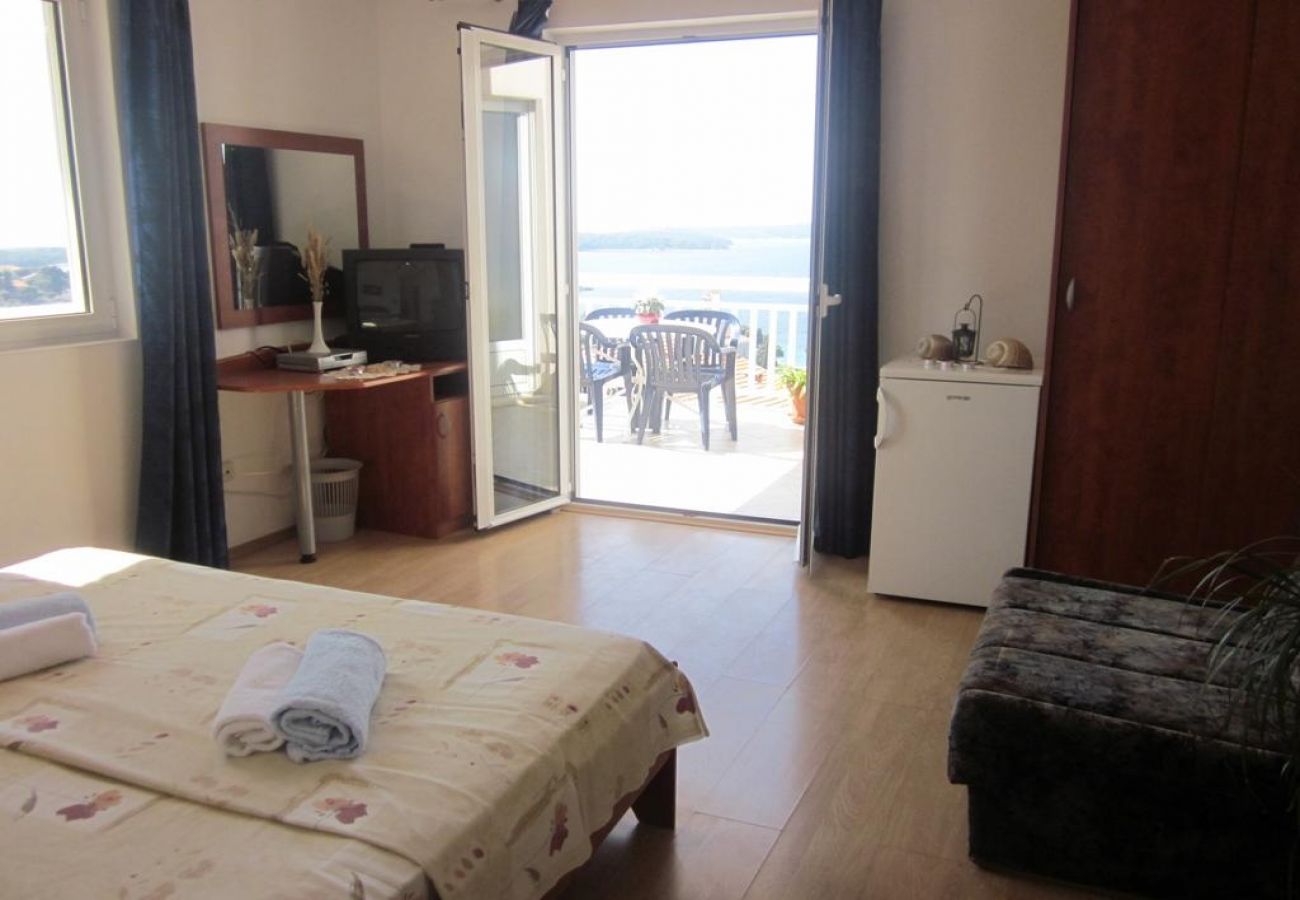 Rent by room in Hvar - Room in Hvar town with Seaview, Terrace, Air condition, WIFI (3666-3)