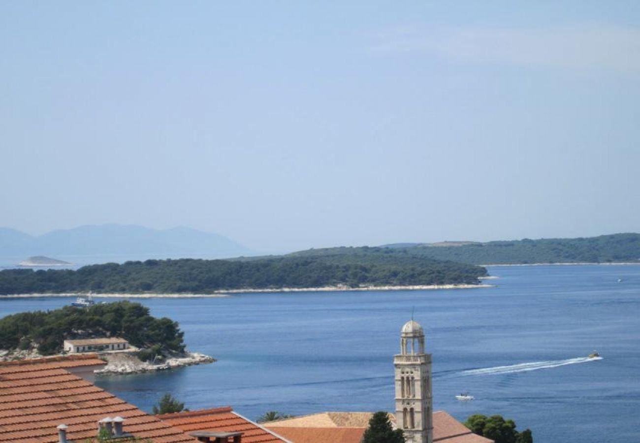 Rent by room in Hvar - Room in Hvar town with Seaview, Terrace, Air condition, WIFI (3666-3)