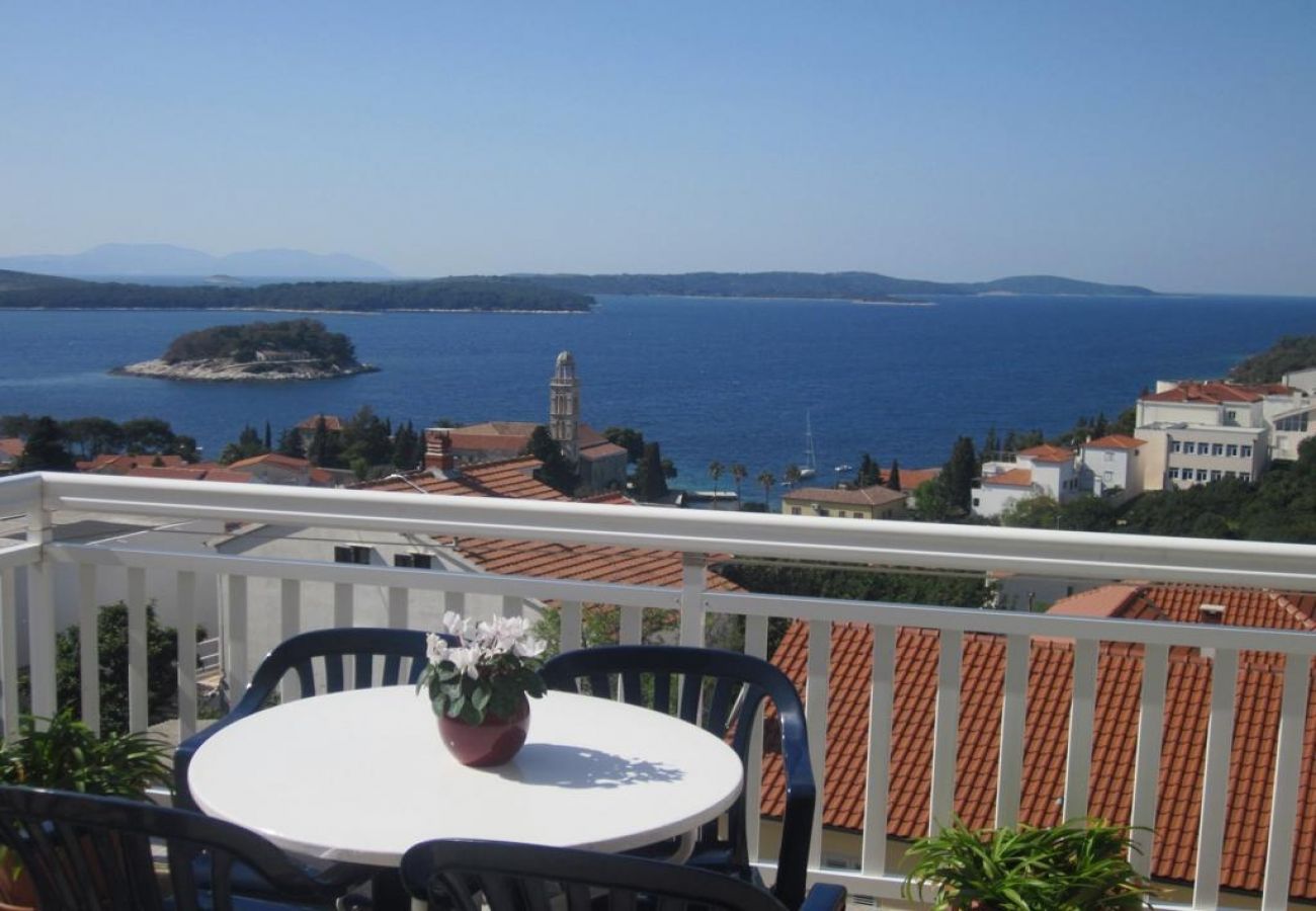 Rent by room in Hvar - Room in Hvar town with Seaview, Terrace, Air condition, WIFI (3666-3)